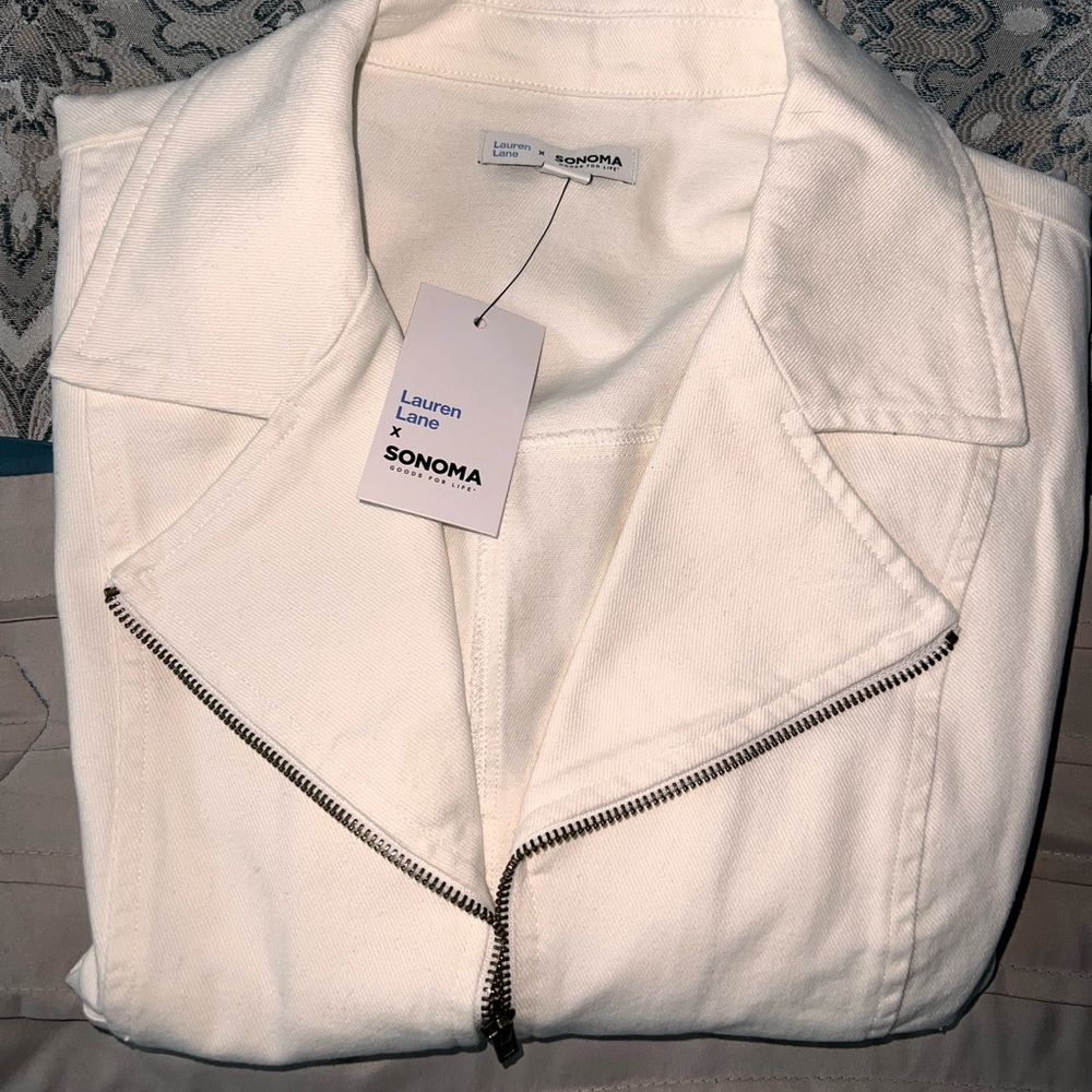 NWT very cute cropped denim jean jacket